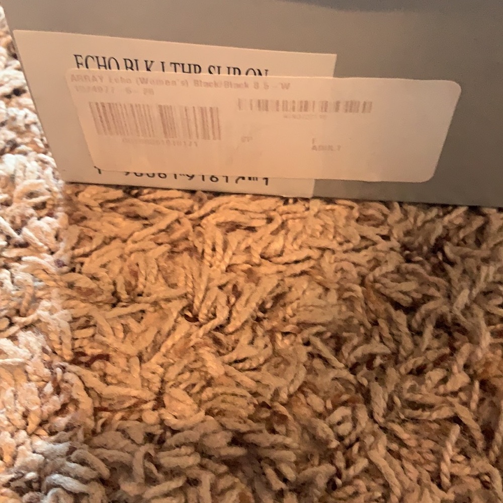 Array Echo Black Slip On Size 8.5 - image 2